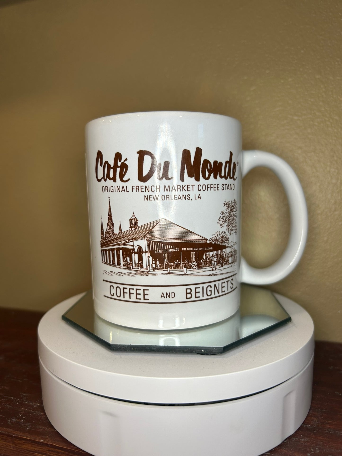 Cafe Du Monde Mug Candle – New Orleans Beignets & Coffee Scent